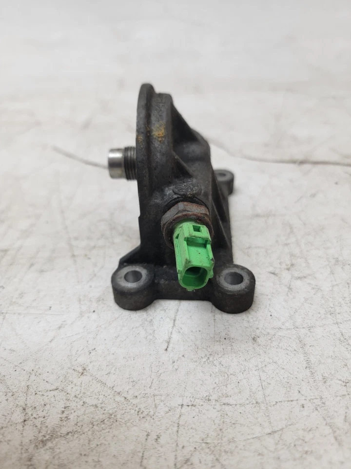 Carcasa filtro aceite motor Ford Focus ST 12-18 BS4E-6881-BA Foto 2 de 4