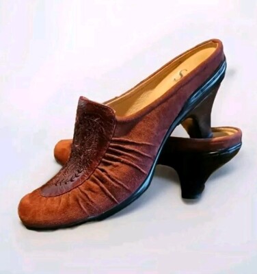 Sofft Suede Slip On Comfort Mules Women s 7.5 Aubergine Wine Embroidered Paisley