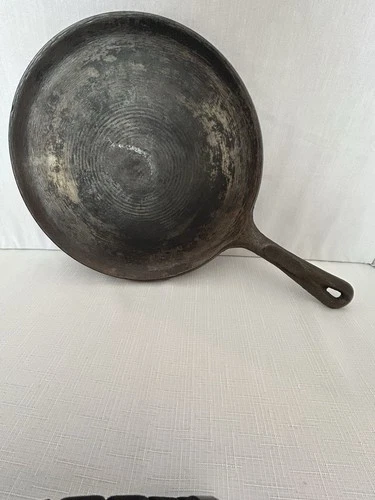 Wagner’s 0riginal Flat Cast Iron Griddle. 10” Diameter