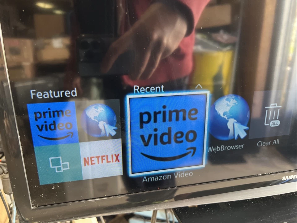 Samsung UN28H4500AF 28-inch LED TV PORTABLE GAMING - Image 2 of 4