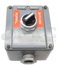 ALLEN BRADLEY 800T-1TZL ENCLOSURE W/ 800T-H2 /T SELECTOR SWITCH W/ 800T-XA /D