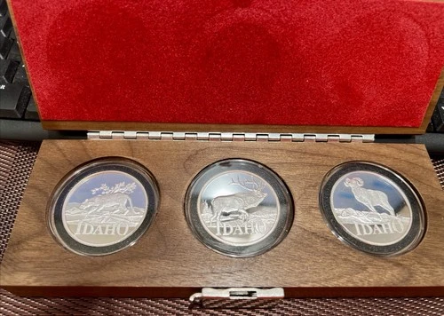 Idaho .999 silver 3 x 1oz Cameo proofs  set  in walnut display Collectable cool!