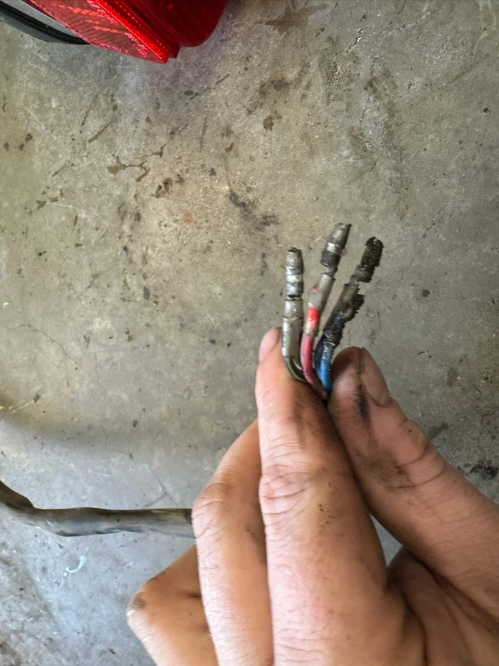 1998 - 2004 年川崎 VULCAN 1500 后尾制动灯组件 — 第 2/4 张图片