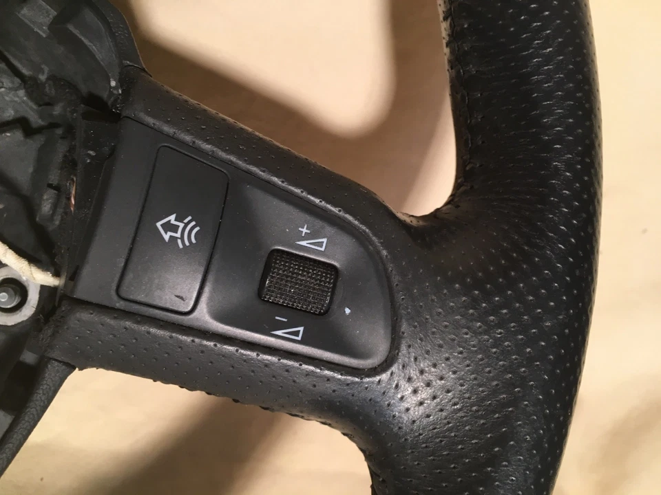 Руль 2006–2008 Audi A4 черный кожаный с 3 спицами от оригинального производителя Q7 RS4 S4 - Изображение 3 из 4