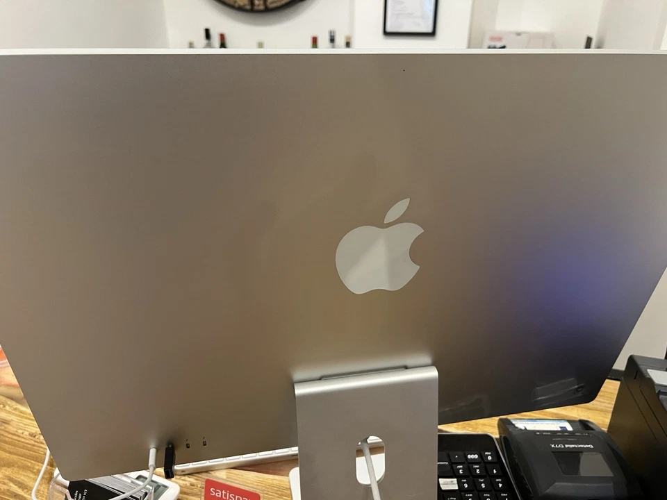 Apple iMac 24" (256GB SSD, Apple M1, 3,20GHz, 8GB, GPU 7‑core) Argento - Immagine 3 di 4