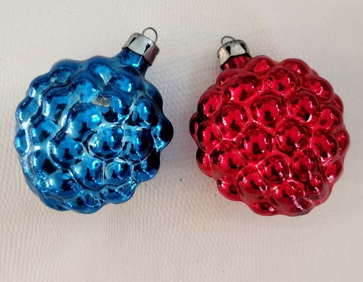 Vtg Berry Clusters Glass Christmas Ornament PAIR Shiny Brite? Old pair