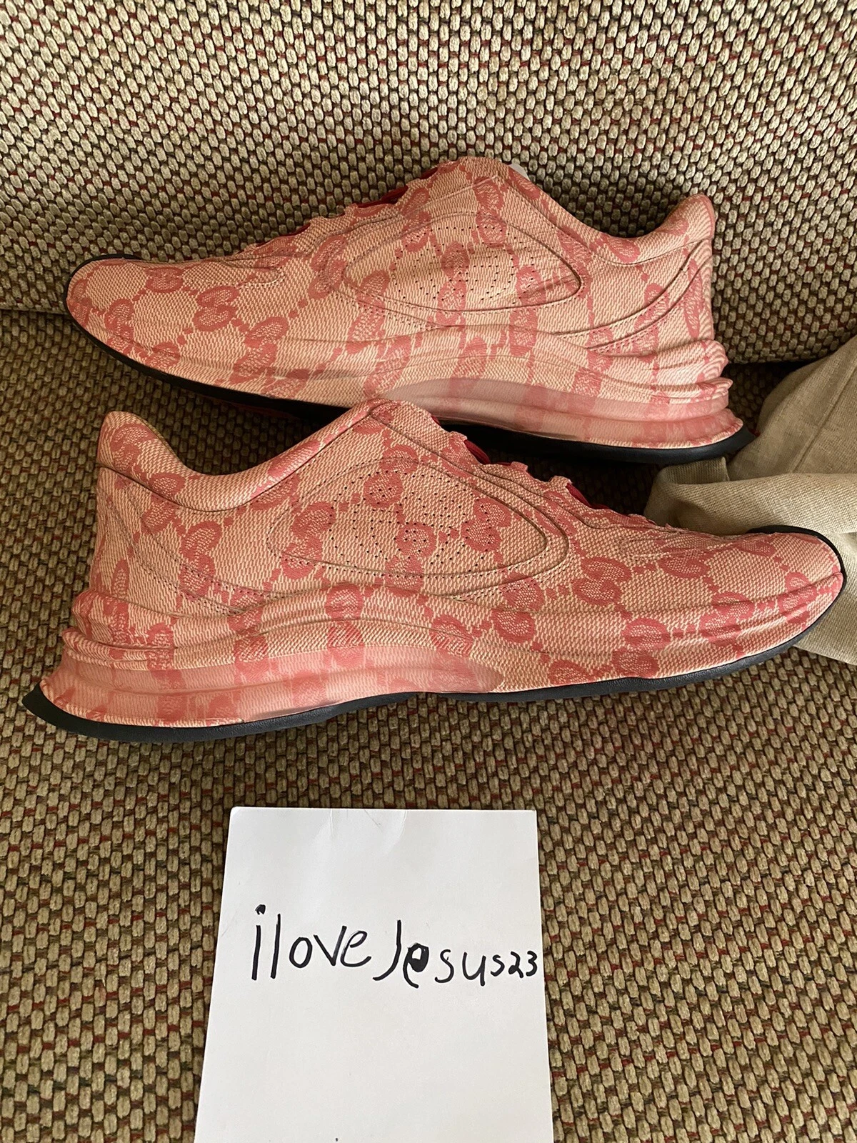 Baskets de course Gucci pour hommes beige hibiscus rouge 