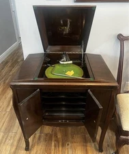 1922 Victor Victrola VV-240 Phonograph – Working, Original, Excellent Cond