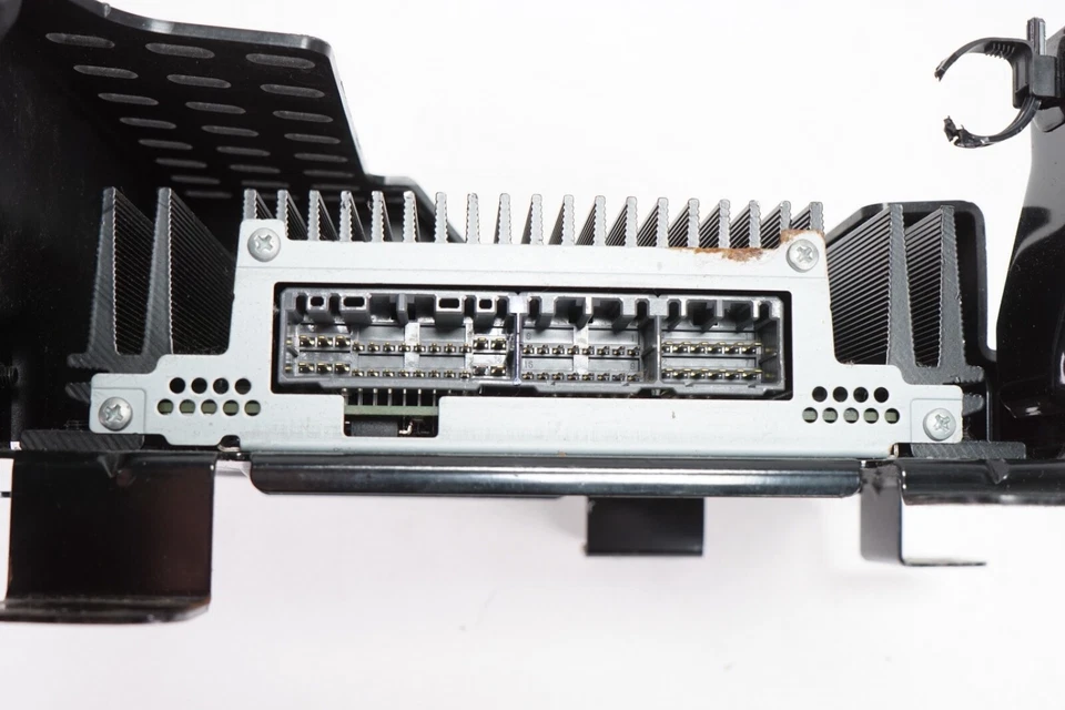 Amplificador de audio KIA RONDO AMPLIFICADOR OEM 2014-2016 Foto 2 de 3