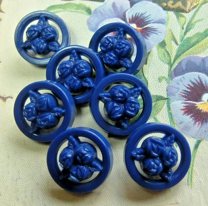 Sets of Small Vintage Navy Blue Buttons 6 Fancy Glass , 7 Floral Pierced Plastic - Image 4 of 4