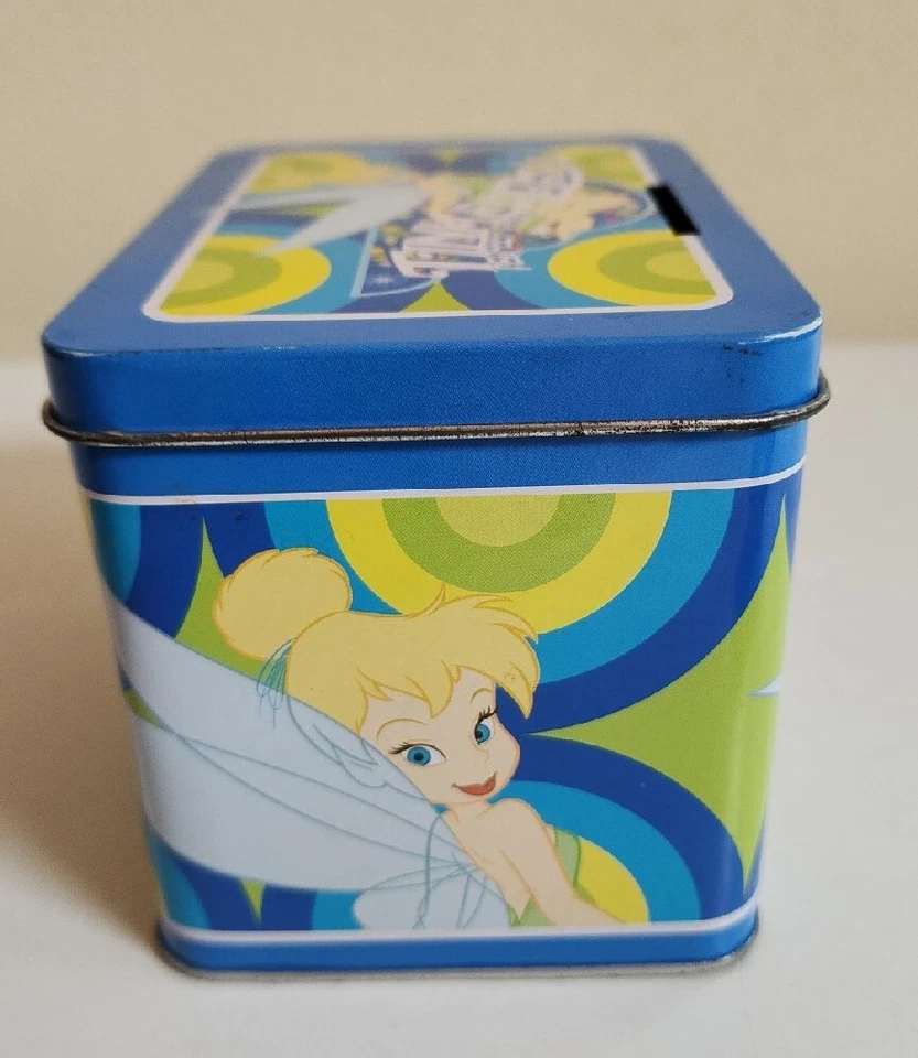 Disney Tinkerbell Perfect Pixie Metal Lata Banco Caja de Almacenamiento Peter Pan Coleccionable Foto 3 de 4