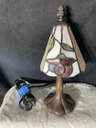 Vintage Tiffany -style Accent Lamp With Stained Glass Shade