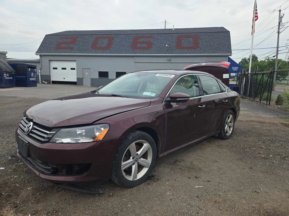 Used Right Sun Visor fits: 2012 Volkswagen Passat w/illuminated roof mounted Rig - Image 3 of 4