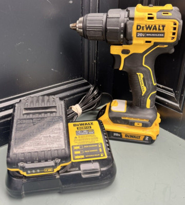 DEWALT DCD708C2 Atomic 20V Li-Ion 1/2 In. Drill Kit W / 2X 2AH BATTERIES