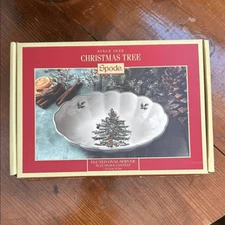 New in box Spode Fluted Oval Server Christmas Tree Dish 8.5”