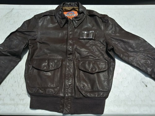 Chaqueta de Vuelo de Cuero de la Fuerza Aérea de los Estados Unidos A-2 Talla 40 Larga MFG Cooper - Fecha 2001 - Imagen 2 de 8