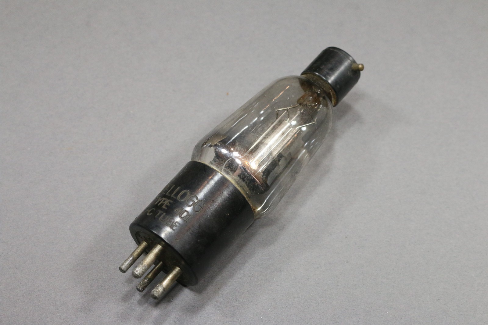 Vintage Kellogg Type 401 Tube Antique Triode Radio Engraved Base Good Filament