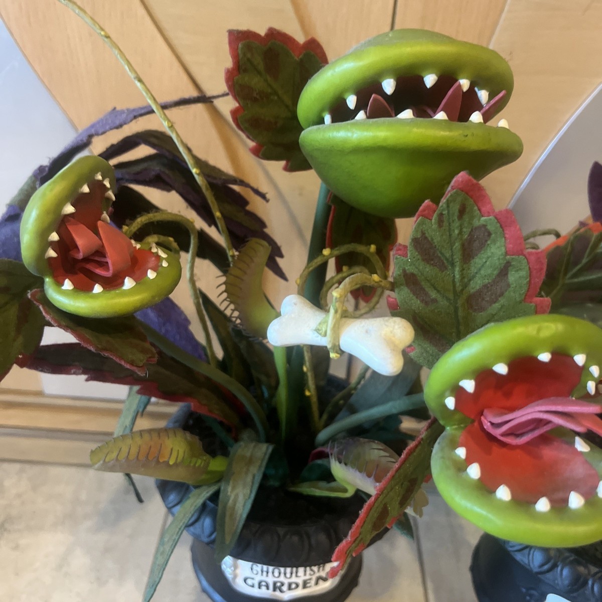 2 Ghoulish Garden HYDE & EEK! Target LARGE HALLOWEEN PLANT 23