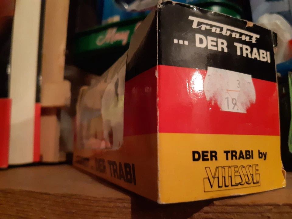 MODELLINO TRABANT AUTO DDR BERLINO EST SCALA 1:43 SCATOLA ORIGINALE COLLEZIONE - Immagine 3 di 4