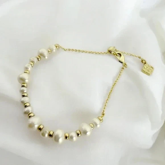 Brazalete de cadena delicada con cuentas doradas Kendra Scott Jovie en perlas de agua dulce Foto 2 de 4