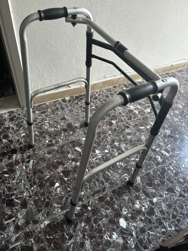 Deambulatore Pieghevole NO Ruote - Argento - Immagine 3 di 3