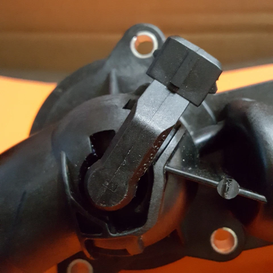 BMW Serie 3 325i 2003 carcasa termostato moto con termostato 97 c Foto 3 de 4