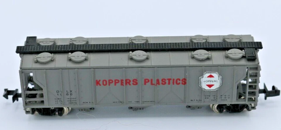 Life-Like N Scale Bangor and Aroostook Boxcar & Koppers Plastic Covered Hopper - Image 3 of 4