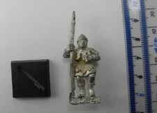 BRETONNIAN MEN-AT-ARMS HALBERDIER w. halberd Metal Army Warhammer 1990s PE1