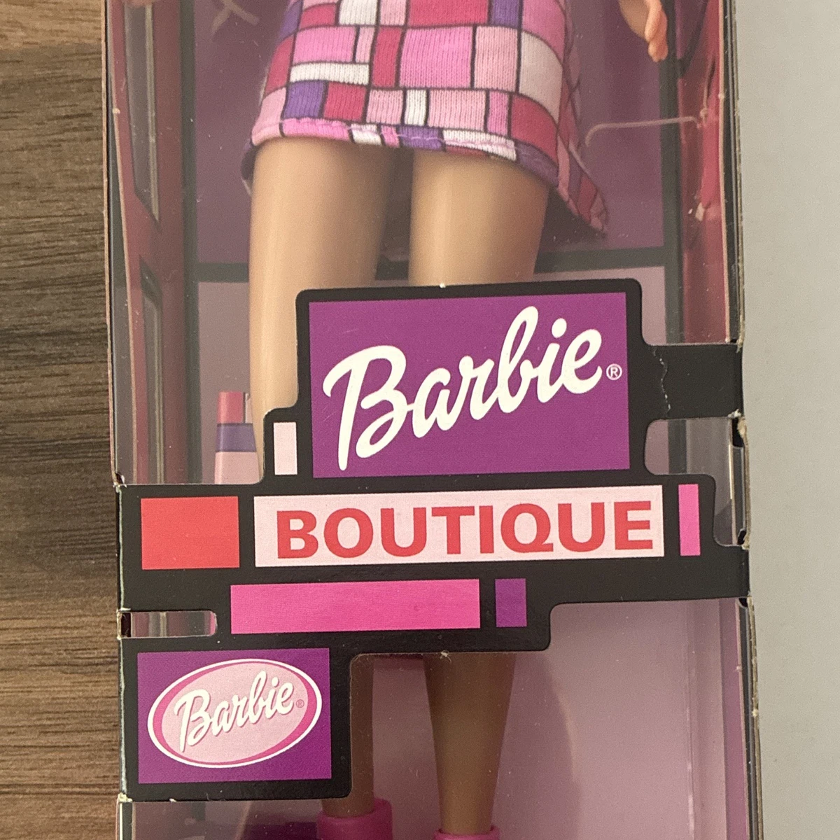 Mattel Barbie Boutique 28313 poupée vintage avec vêtements en boîte