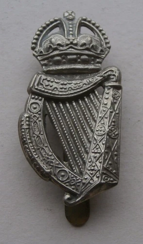 WW1 London Irish Rifles 18th Battalion London Regiment Original Gaunt Cap Badge