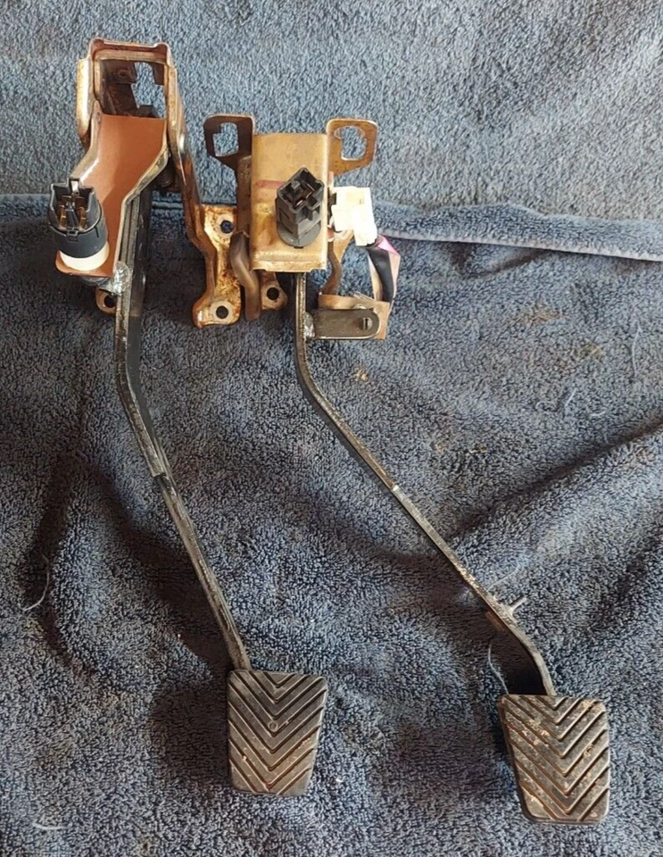 2003 Mitsubishi Eclipse 3.0 V6 conjunto de pedal de freio de embreagem manual 5 velocidades M/T - Imagem 2 de 4