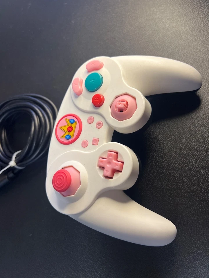 Controlador PDP Gaming Princess Peach Wired Fight Pad Pro para Nintendo Switch Foto 3 de 3