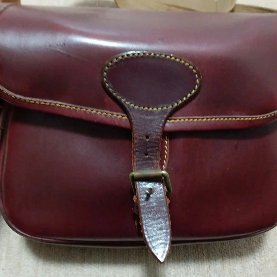 Bolso cartucho cuero brida británica vintage años 70-80 hecho en Londres usado Foto 2 de 4