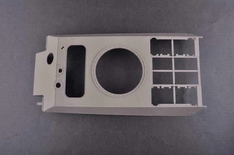 Tanque Trumpeter 1/16 00929 alemão Sd.Kfz.171 Panther Ausf.G modelo versão tardia - Imagem 3 de 4