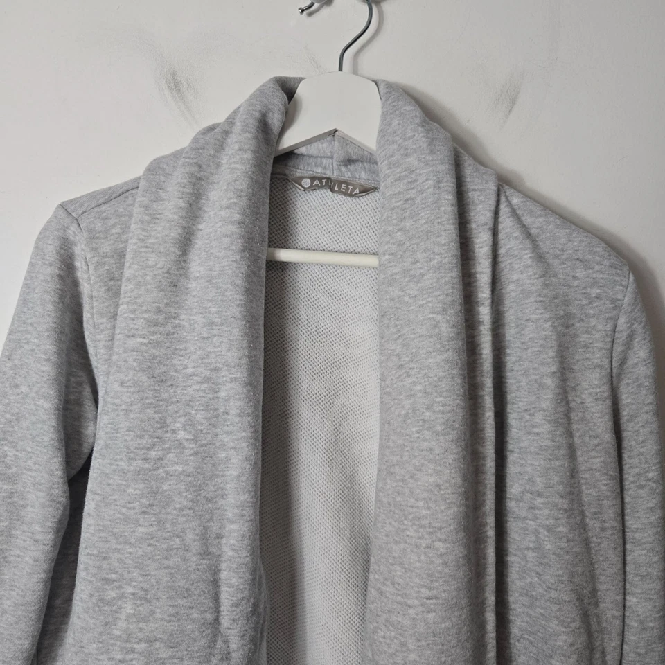 Cárdigan envolvente Athleta French Terry Piqué Tranquility talla S gris para mujer Foto 3 de 4