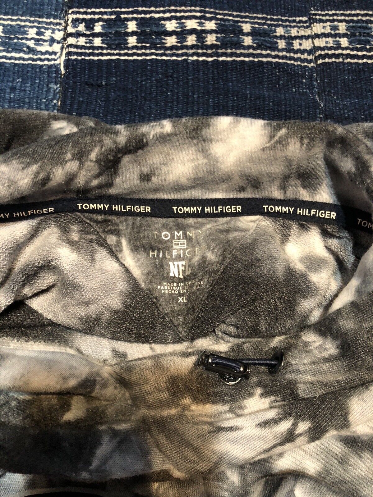 Tommy Hilfiger x Buccaneers NFL Grey Tie Dye Hood… - image 4