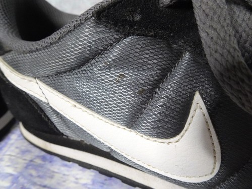 Nike Genicco Suede Sneakers Shoes Black Grey White 644451-018 Women’s - Size 8.5 - Picture 6 of 20