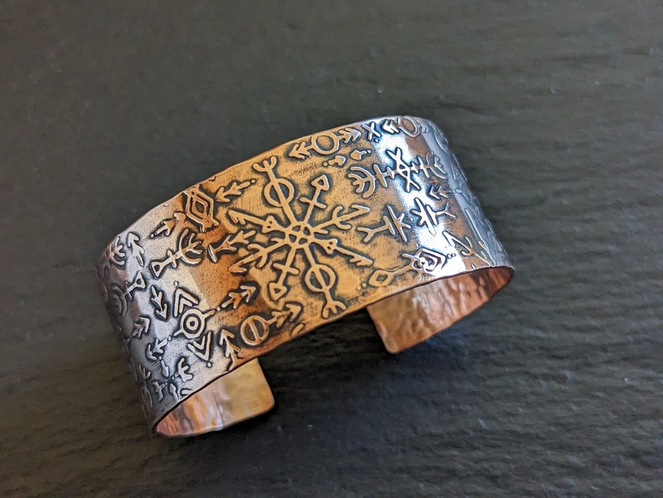 Wide copper cuff bracelet with nordic runes - handmade - medium wrist - Image 4 of 4