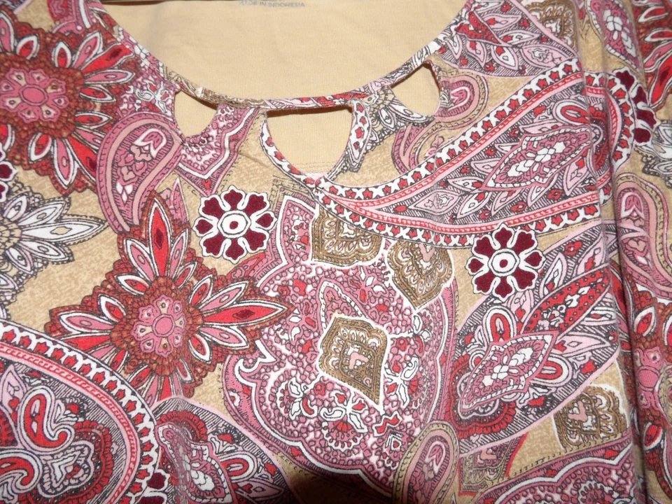 Catherine's Red Paisley Scoop Neck Keyhole 1/2 Sleeve Knit Tee Women Size 3X - Image 4 of 4