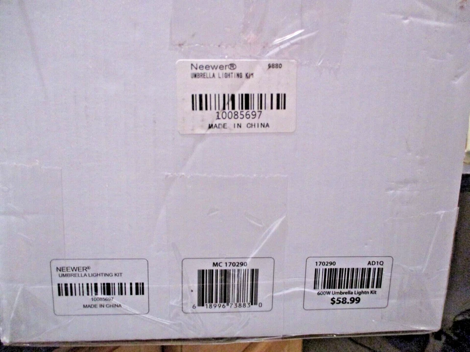 Neewer 600W  Lighting Kit - 2 Umbrellas, 3 Stands, 3 lamps/holders, 2 carry bags - Image 4 of 4