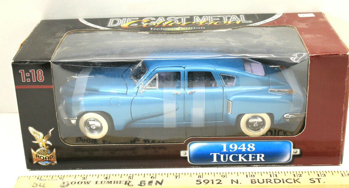 1948 Tucker ダイキャストモデル 1948 TUCKER TORPEDO BLUE 1:18 SCALE BY ROAD SIGNATURE 92268