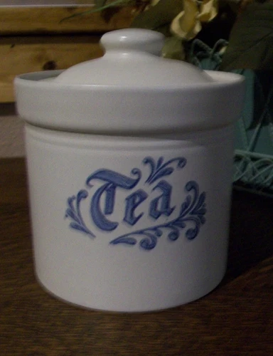 Vintage Pfaltzgraff Yorktowne Tea Canister with Lid