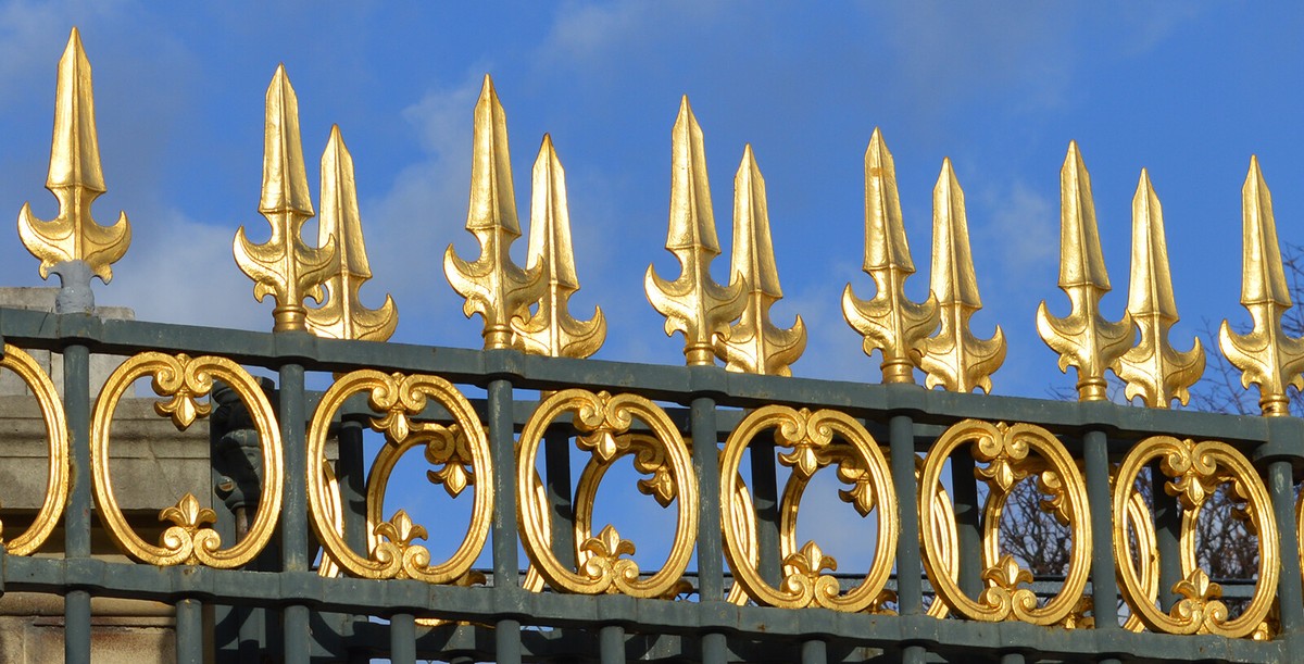 oil based adhesive for gold leaf