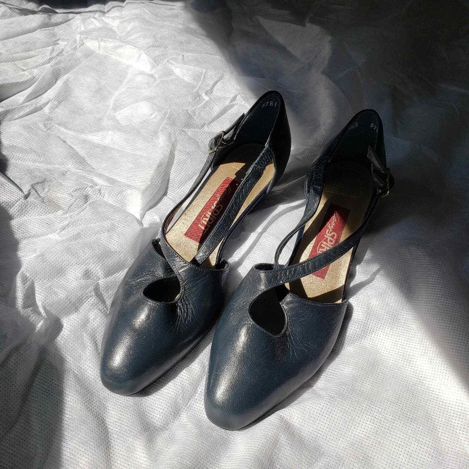 Easy Spirit Women's Blue Dress Shoes Size 5 1/2 - Image 4 of 4