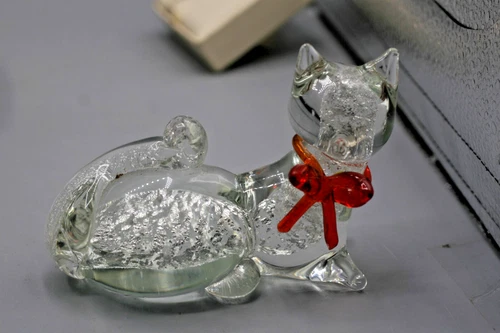 BEAUTIFUL VINTAGE MURANO  SILVER FLECK GLASS CAT FIGURINE Z1