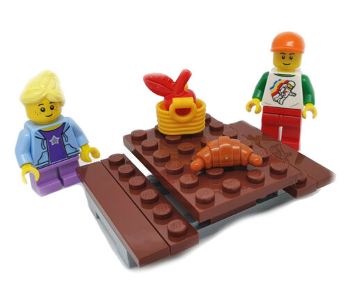 LEGO City Kinder beim Picknick, Tisch, Bank, Lebensmittel aus Set 60134, NEU - Afbeelding 1 van 2