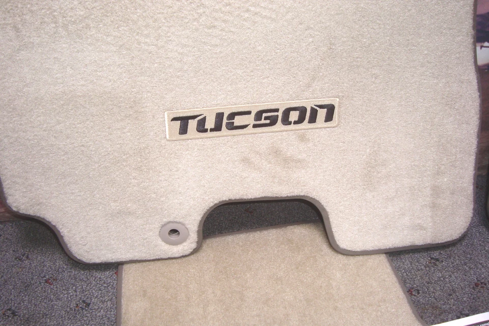 Juego de 4 alfombrillas de felpa para Hyundai OEM premium marfil para Tucson 05-09 Y1 Foto 2 de 4