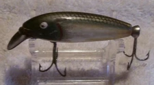 VINTAGE MIDGET CISCO KID LURE  10/11/18NY  GREEN BACK W SILVER SCALE