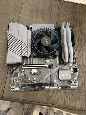 Intel I-5 12400, B660M micro ATX Motherboard, DDR 4 16GB Ram 3200mhz.