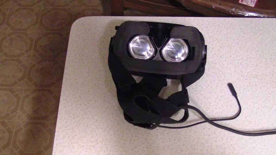 HTC VIVE VR UNIT WITH HEAD UNIT CABLES STRAP ONLY NO SPEAKERS,LINK BOX POWER PAC - Image 3 of 4